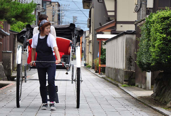 人力車　越前こぶし組（地元ボランティアグループ）